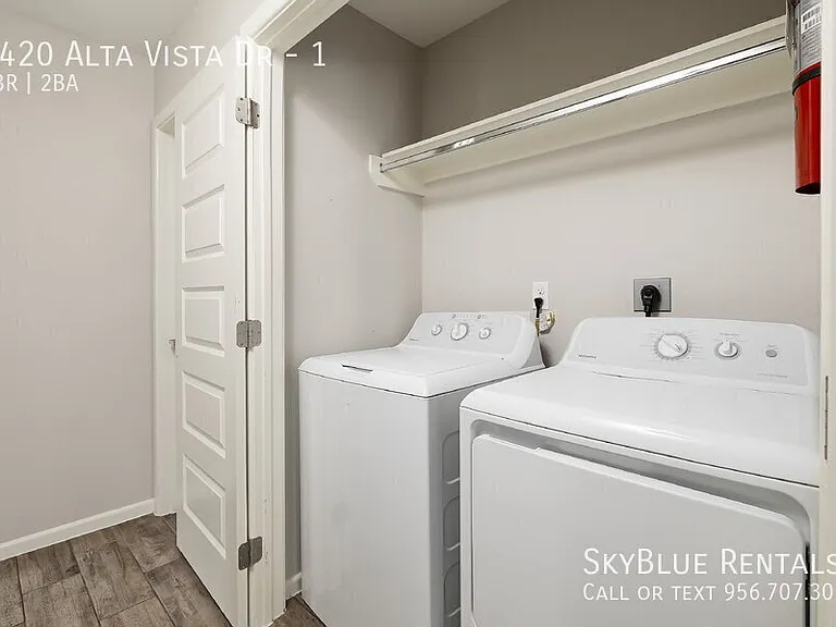 1420 Alta Vista Dr #1 — Photo 9