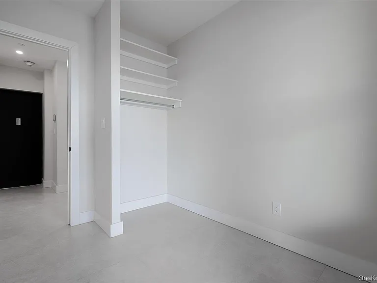 315 West Broadway — Photo 12