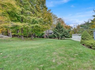 16 Stonehedge Dr, Stockholm, NJ 07460
