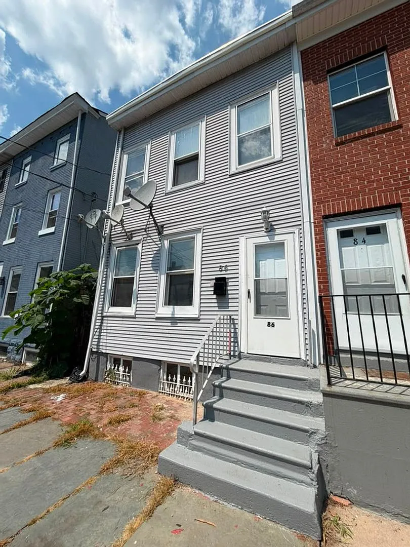 86 Spring St — Photo 1