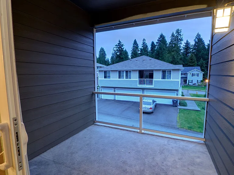 1643 Burnside Pl — Photo 5