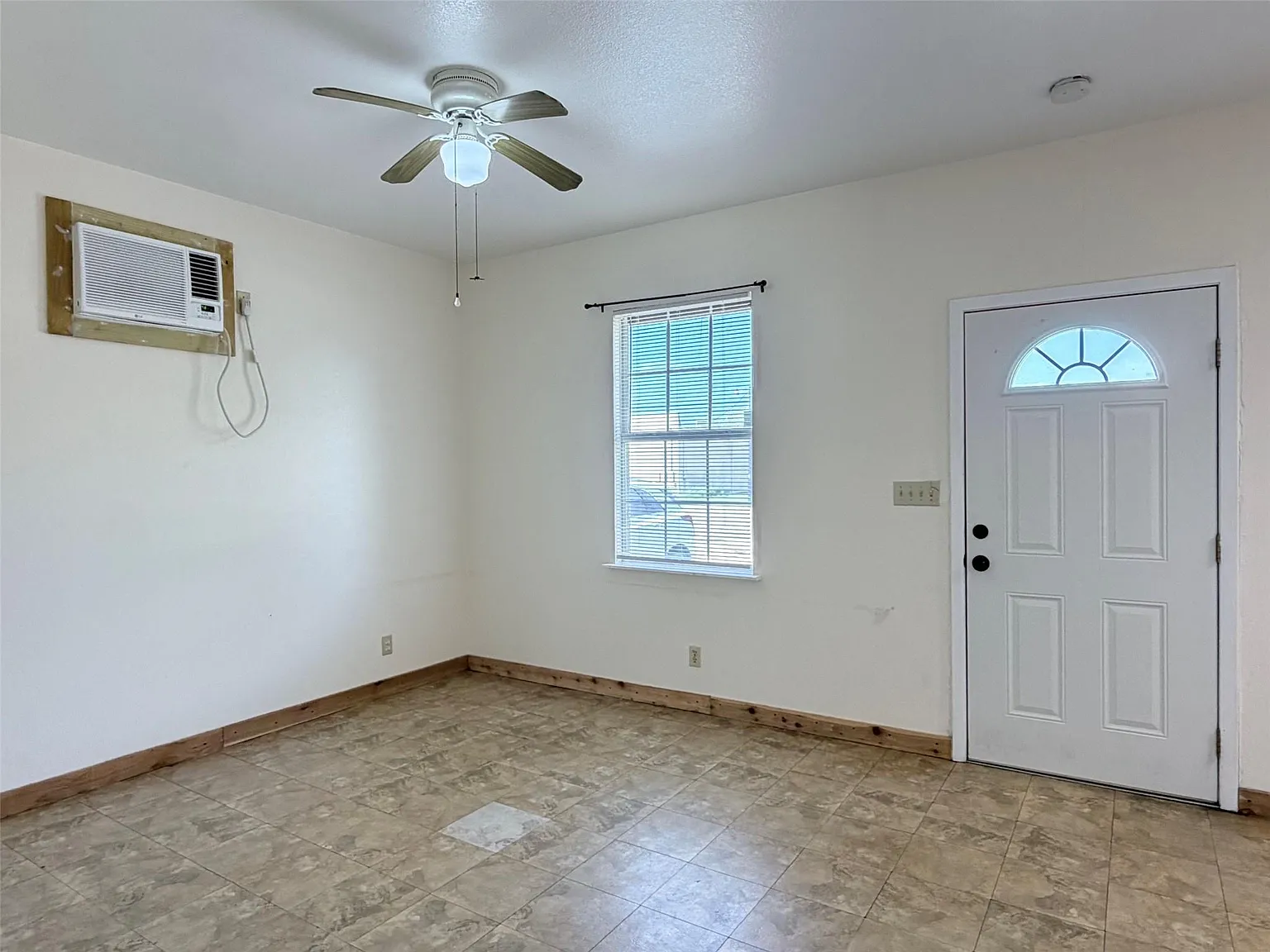2 bed, 1.0 bath, 576 sqft, $975 — Photo 4