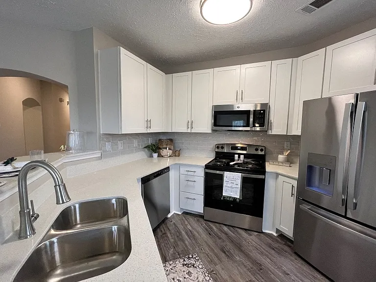 Carlton Park Apartment Homes — Photo 5