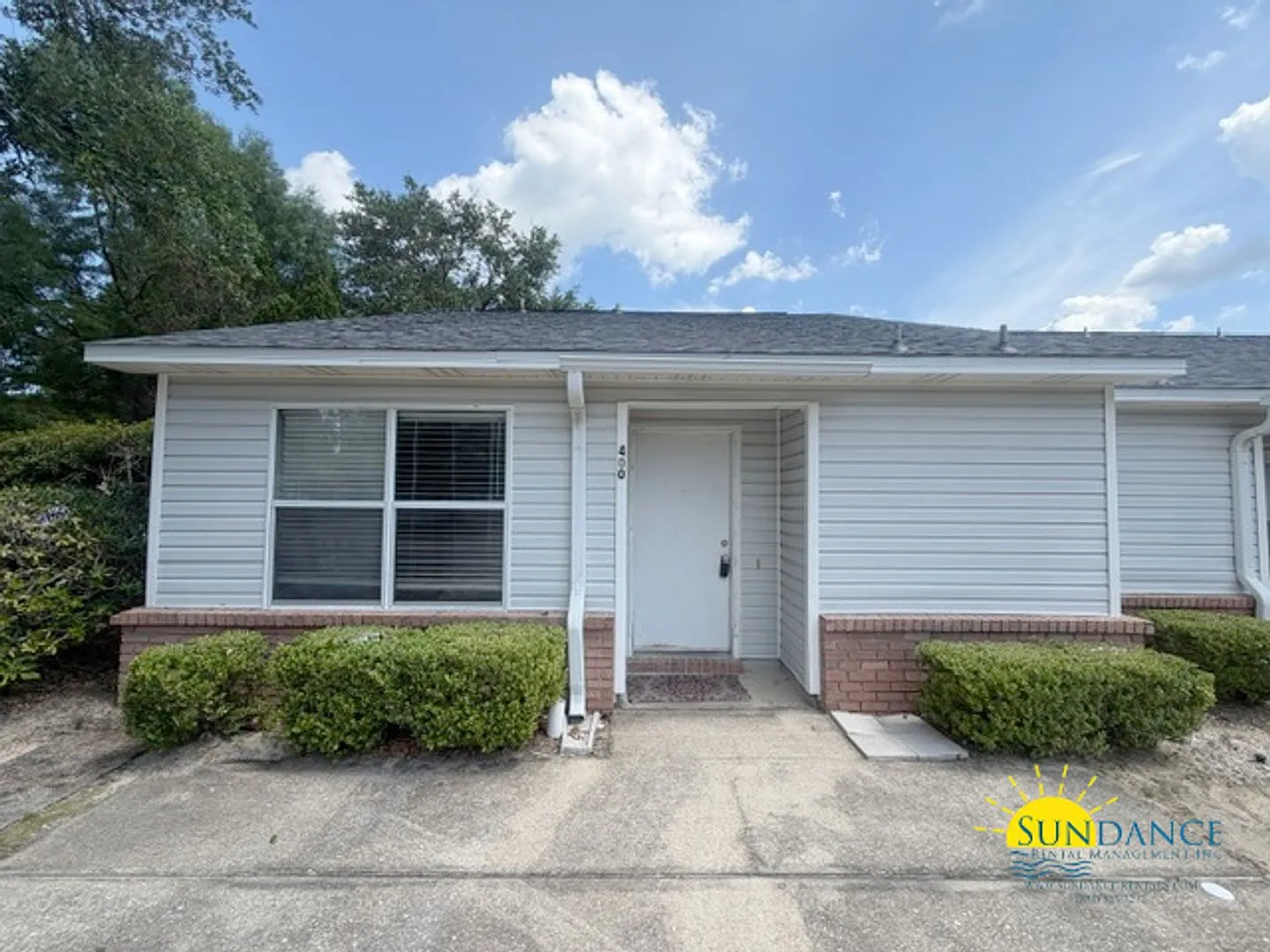 Freshly Painted 2 Bedroom 2 Bathroom Unit in Niceville! — Photo 1