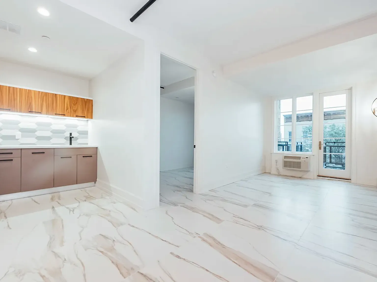 987 Willoughby Avenue — Photo 2