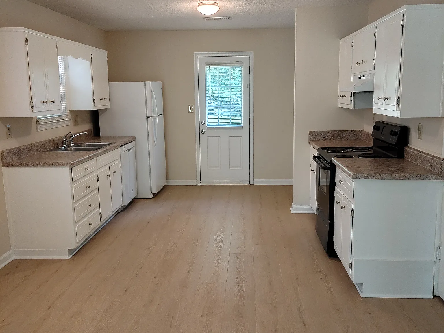 2 bed, 1100 sqft, $1,600 — Photo 4