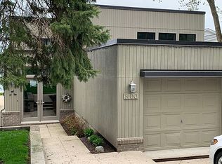 8100 Flagstaff Dr, Commerce Township, MI