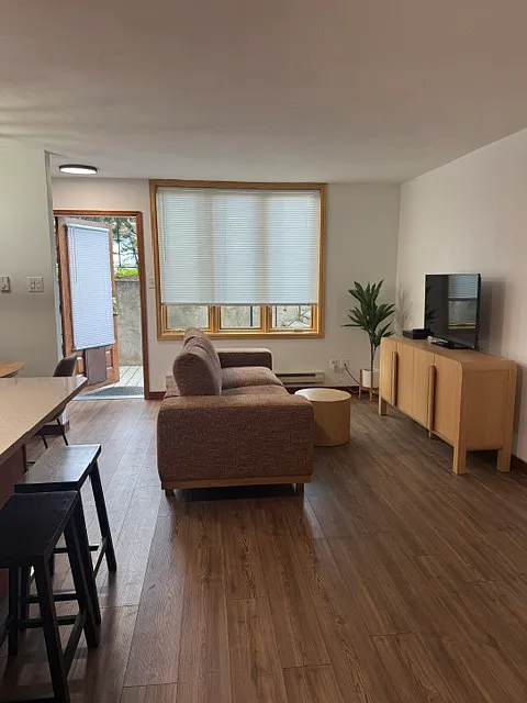 1 bed, 1.5 bath, 674 sqft, $6,500 — Photo 3