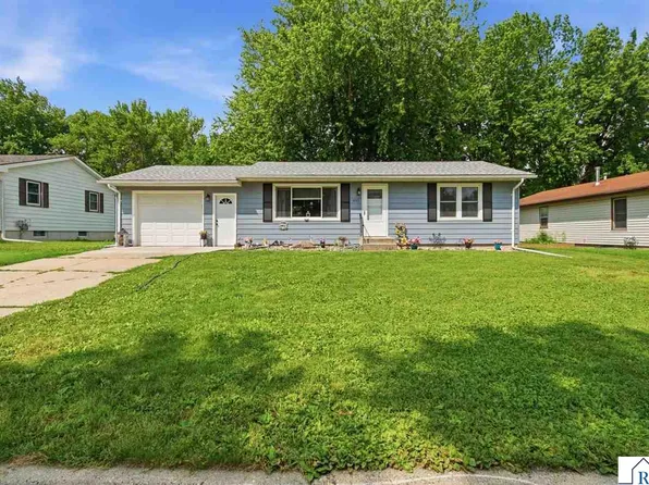 1213 3rd St NW, Waseca, MN 56093