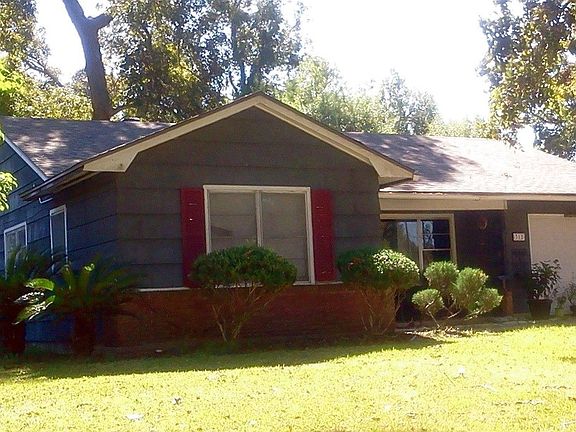2nd image of 312 Wisteria St