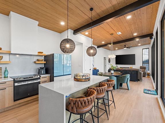 2nd image of 168 Long Leaf Cir