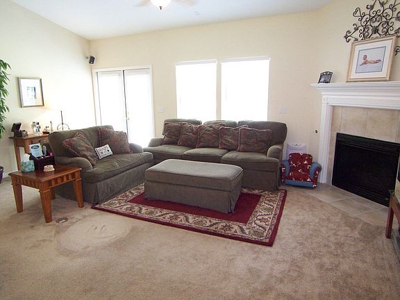 Living Room w/ gas fireplace