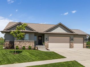 46 Mesa Ct, Iowa City, IA 52246