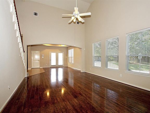 Here's the perspective from the foyer showing the wide, arched doorway to the dining room and kitchen.