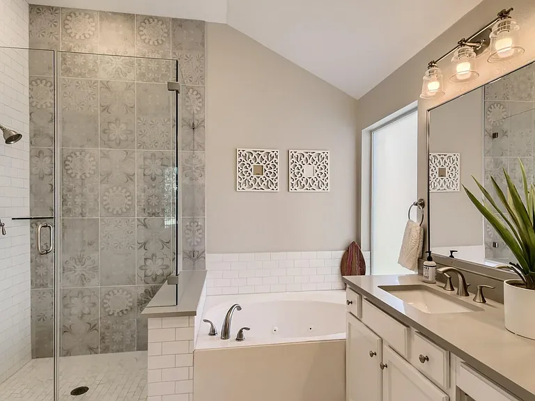 9013 Ovalla Dr — Photo 15