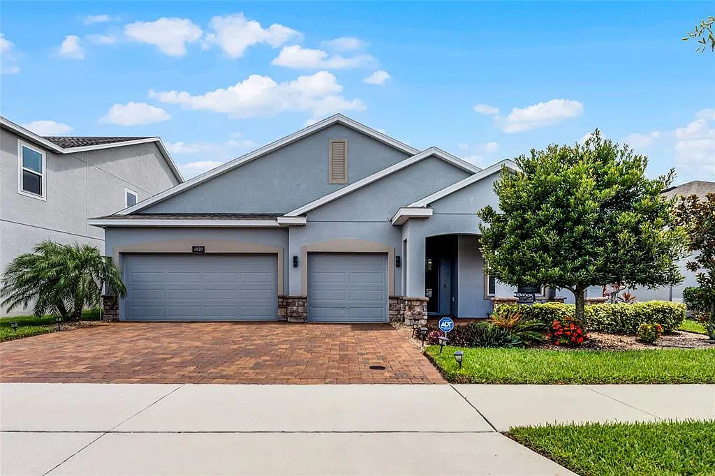 4 bed, 2.5 bath, 2290 sqft, $2,490 — Photo 1
