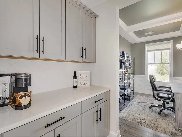 6231 Graymount Trl — Photo 8