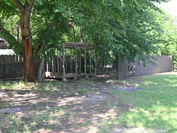 2nd image of 3001 Bridwell St