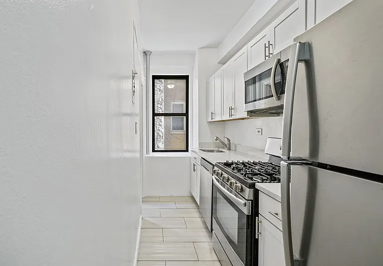173 W 78th St #2D — Photo 7