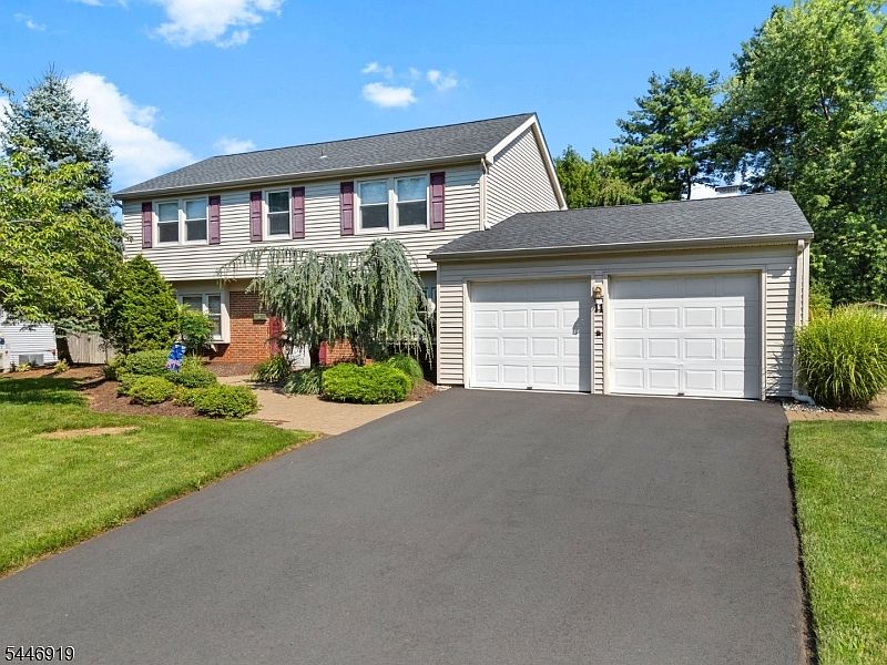 1st image of 11 Marigold Ln