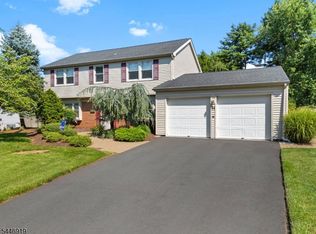 11 Marigold Ln, Somerset, NJ 08873