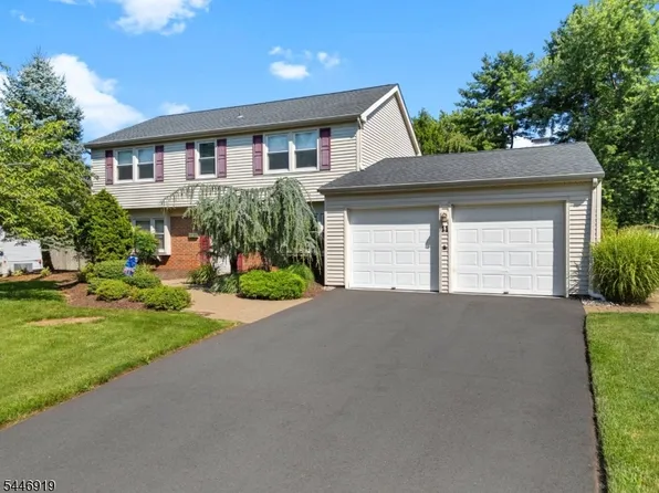 11 Marigold Ln, Franklin Twp., NJ 08873