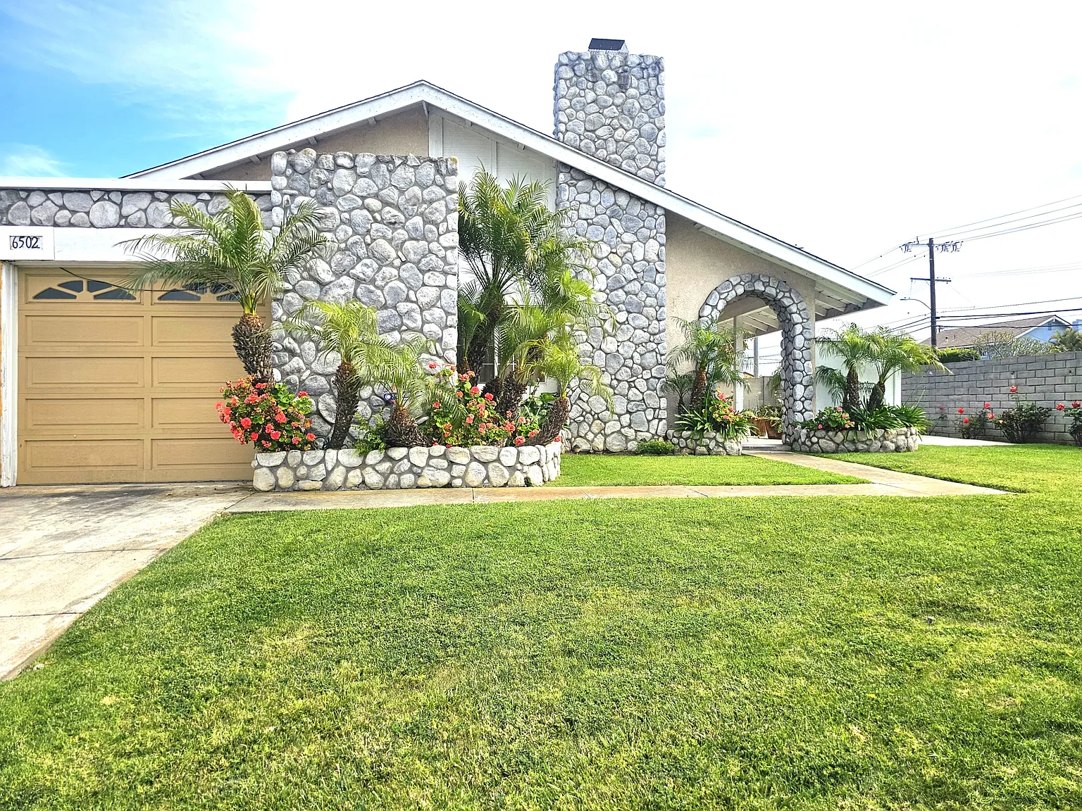 4 bed, 1438 sqft, $4,300 — Photo 1