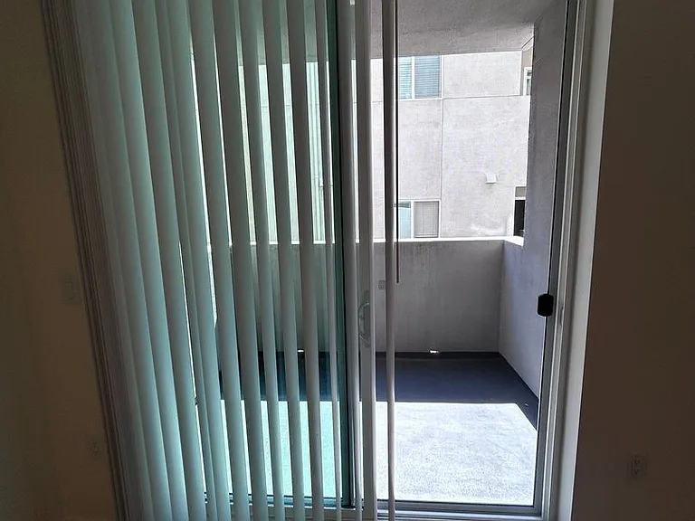 V on Victory Apartments — Photo 29