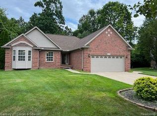 31350 Glen View Ln, Flat Rock, MI 48134