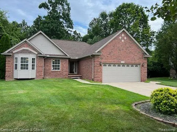 31350 Glen View Ln, Flat Rock, MI 48134