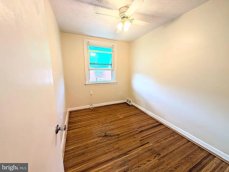 1834 S 28th St — Photo 15