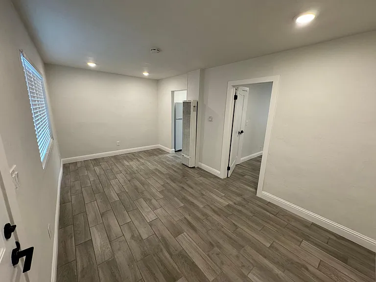 1136 N Sanborn Rd #6 — Photo 7