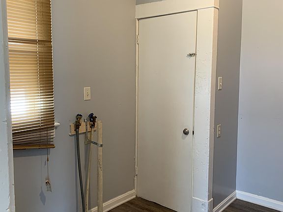 3rd image of 1010 W Garfield Ave