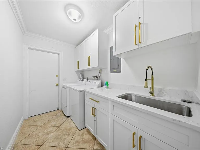 2473 Poinciana St — Photo 18