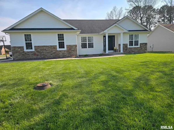 101 Twin Lakes Rd, Carterville, IL 62918