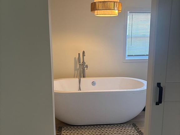 4th image of 117 NE Georgia Dr