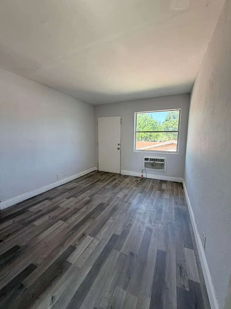 Rental in Opa Locka — Photo 3