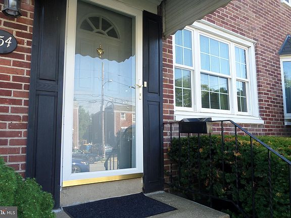 5th image of 254 Locust Ave
