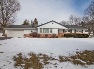 18260 W Willow Rd, New Berlin, WI 53146