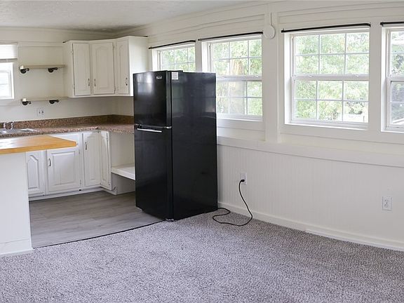 3rd image of 1055 Blue Ave