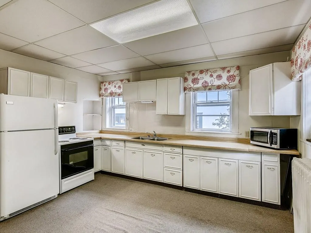 5 bed, $3,000 — Photo 2