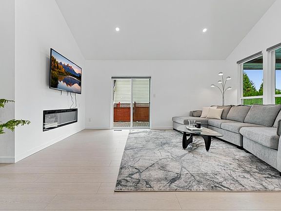 3rd image of 2045 Kirkstone Rd