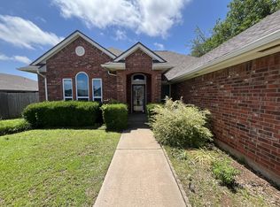 826 Woodward Ave, Moore, OK 73160