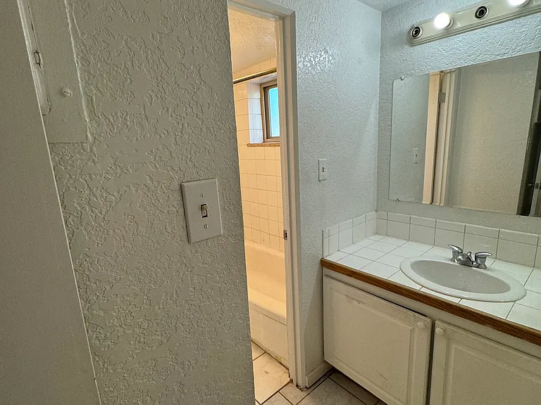 655 N Pearl St #205 — Photo 3
