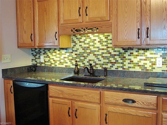 4th image of 221 Bellfield Ave