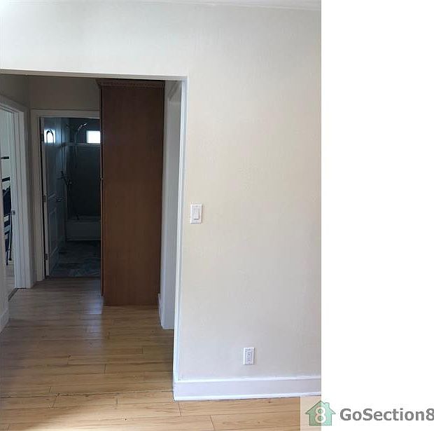 1st image of 725 W 46th St