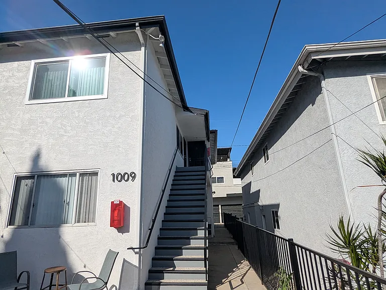 1009 E Grand Ave #1 — Photo 2