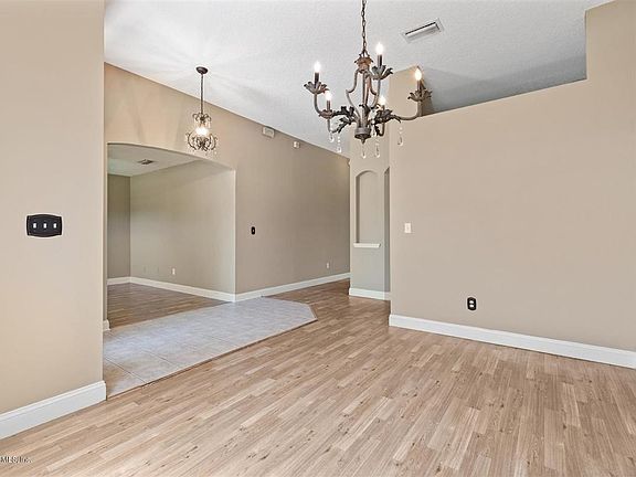 5th image of 6693 Chester Park Cir