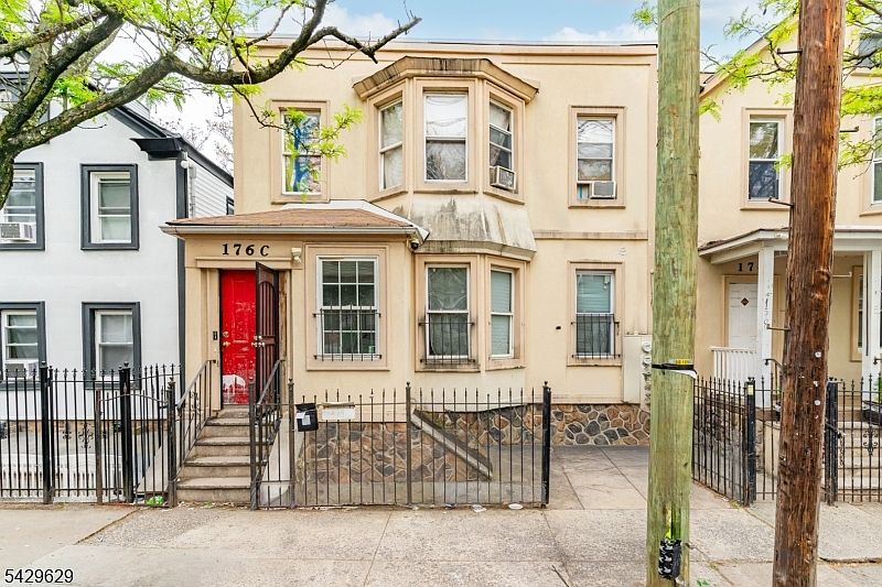 1st image of 176C Parker St