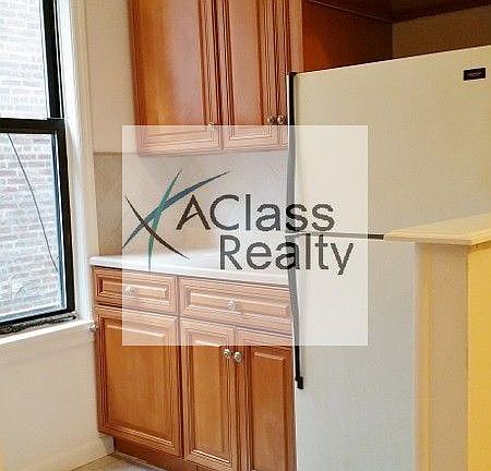 3rd image of 2415 41st St #21